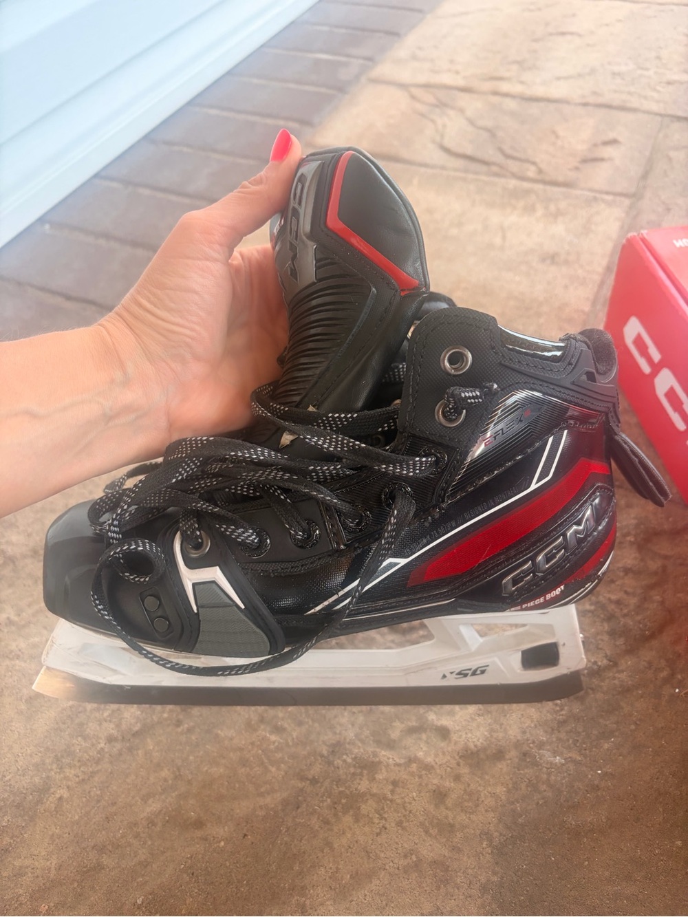CCM eflex6 size 5.5 Black and Red Ice Hockey Skate
